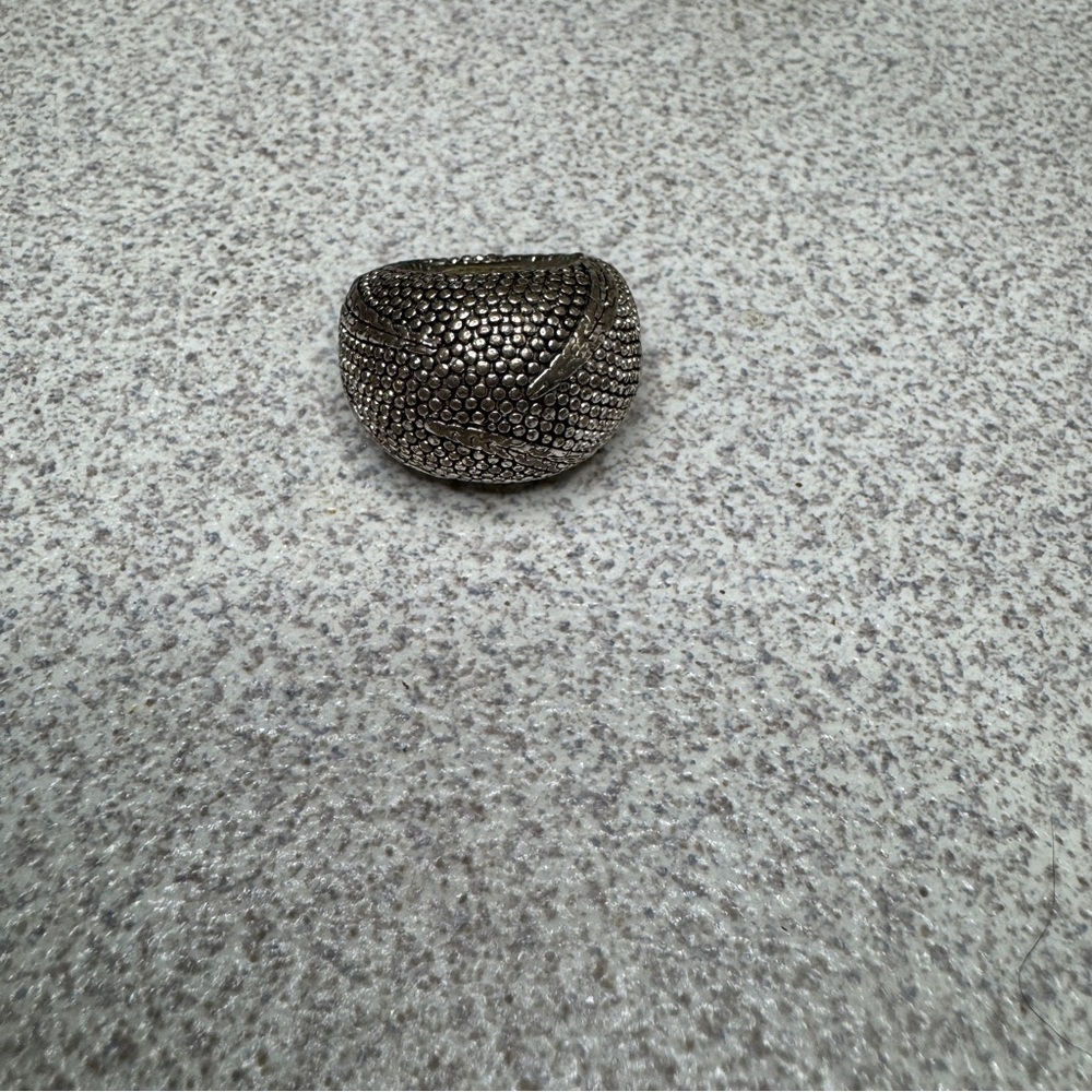 Silver metal textured‎ elastic ring